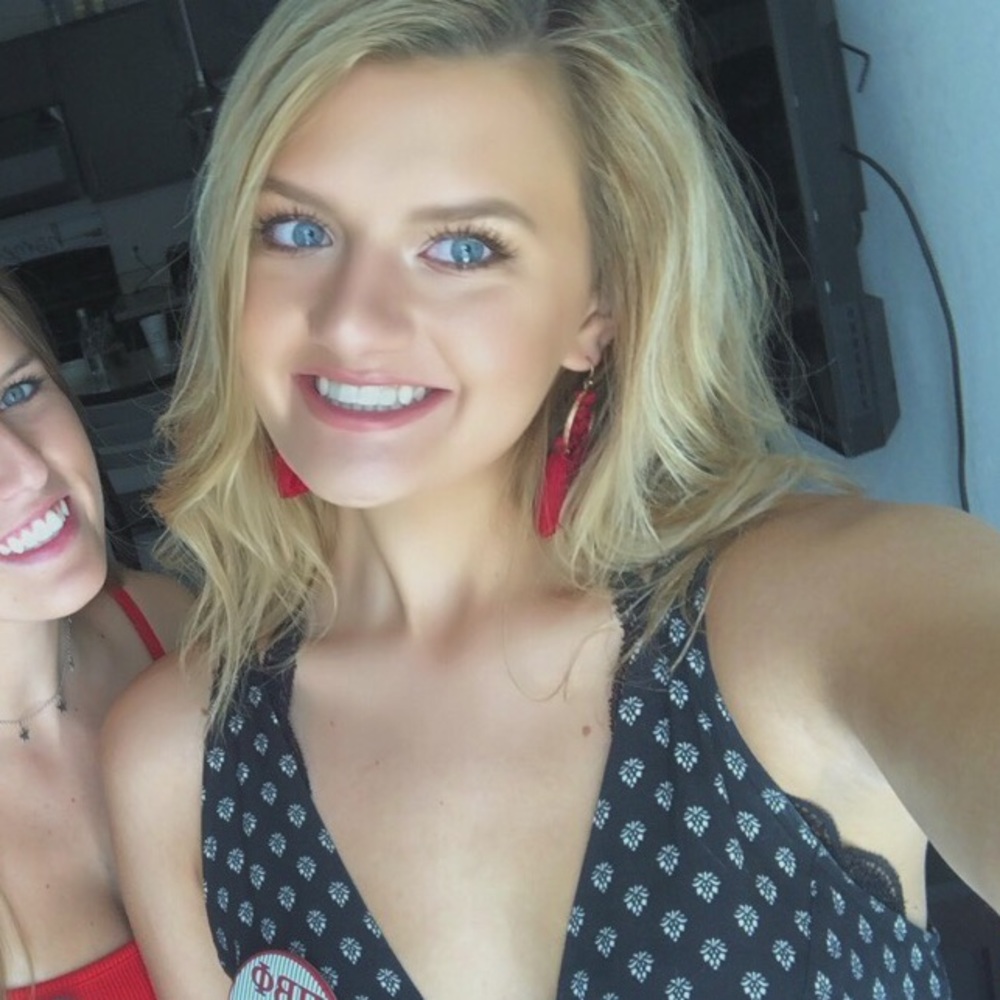 Meet your Posher, Olivia